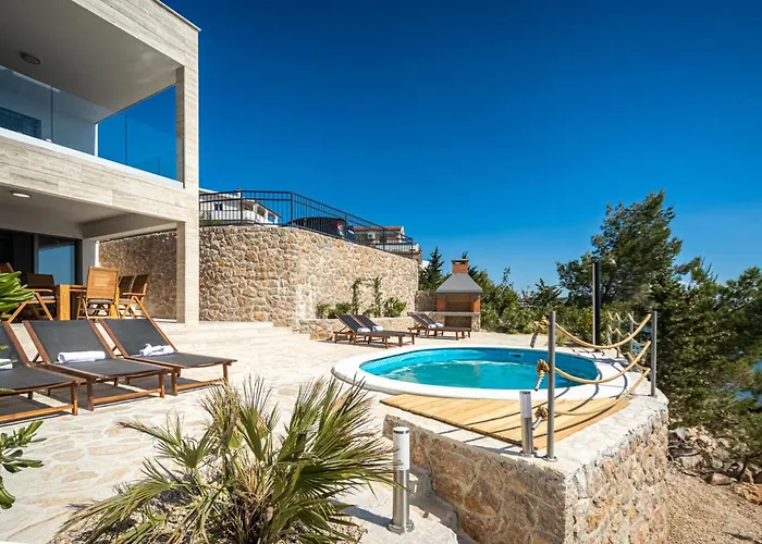 Poseidon 스타리그라드 파클레니차