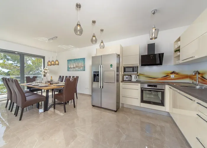 Poseidon 스타리그라드 파클레니차